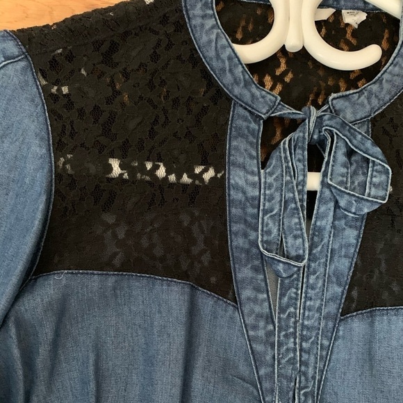 Beautiful denim and lace blouse from  Guess - Picture 3 of 5